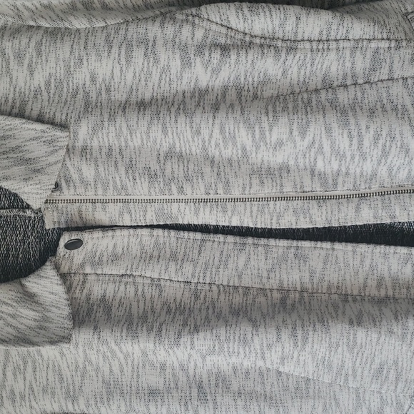 cabi #5102--neo jacket - Picture 3 of 5